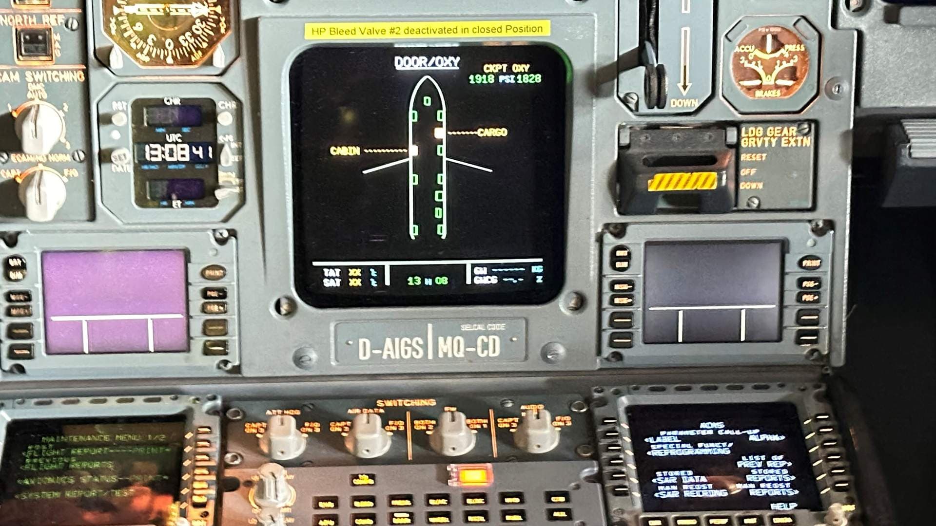 Just Culture Awareness Cockpit-Mittelkonsole mit ECAM-Anzeigen – Sinnbild für offene Sicherheitskultur